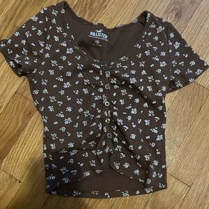 hollister xs baby tee, runs large very stretchy